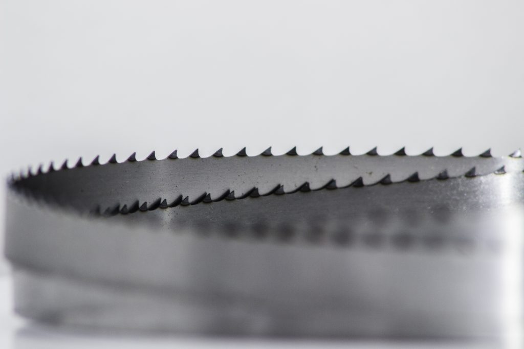 Las mejores sierras de cinta para cortar metales con precisión